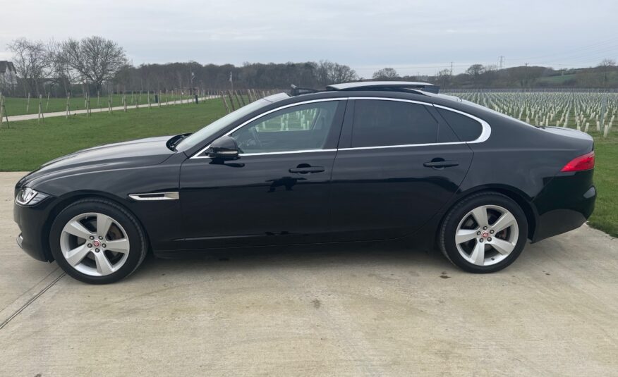 Jaguar XF 2.0d Portfolio Auto AWD Euro 6 (s/s) 4dr